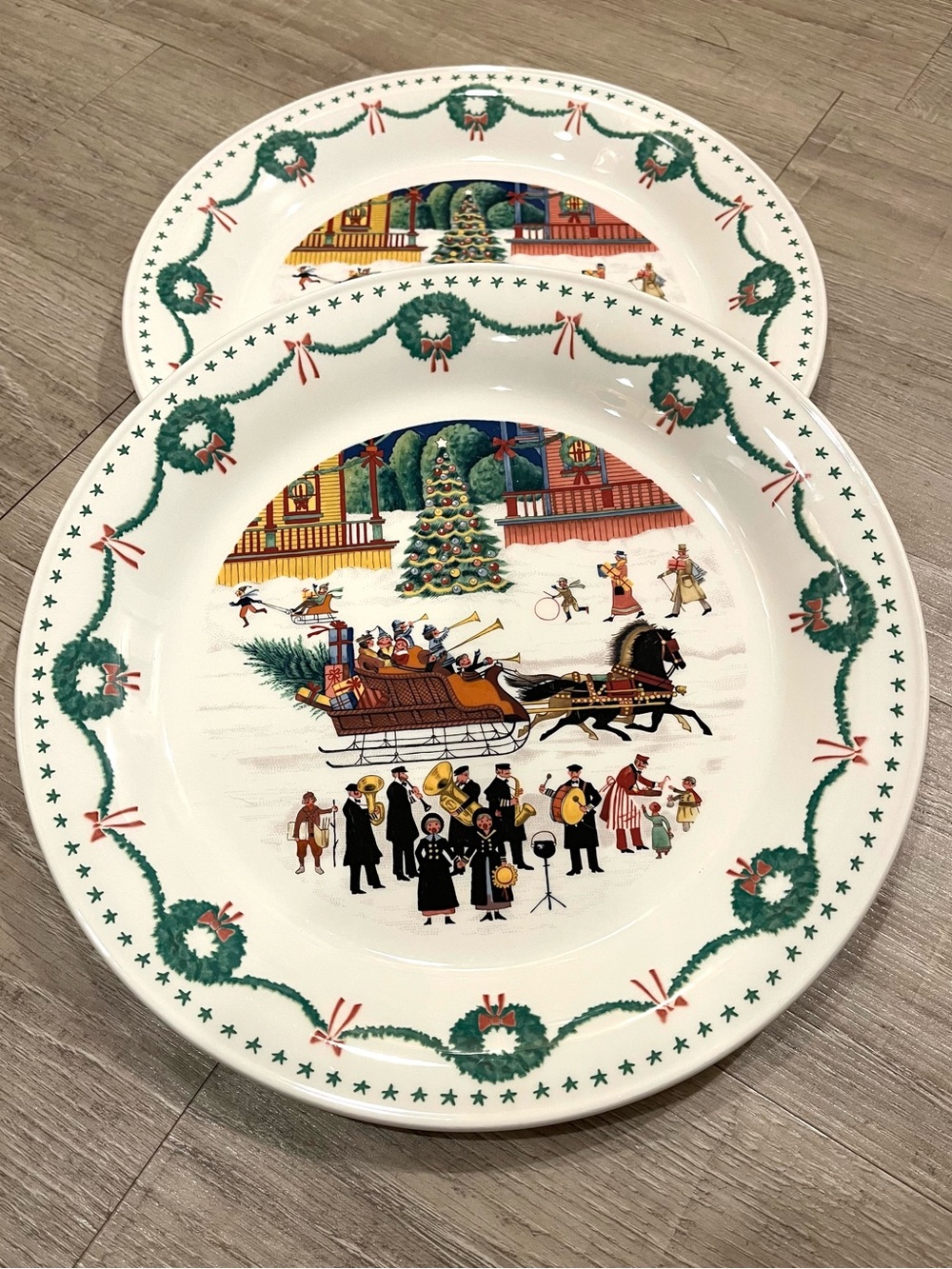 Charles Wysocki American Christmas Dinner Plates 10 3/4” Set of 2